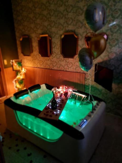 Royal Room Jacuzzi Haut De Gamme Centre Ville ミュルーズ エクステリア 写真