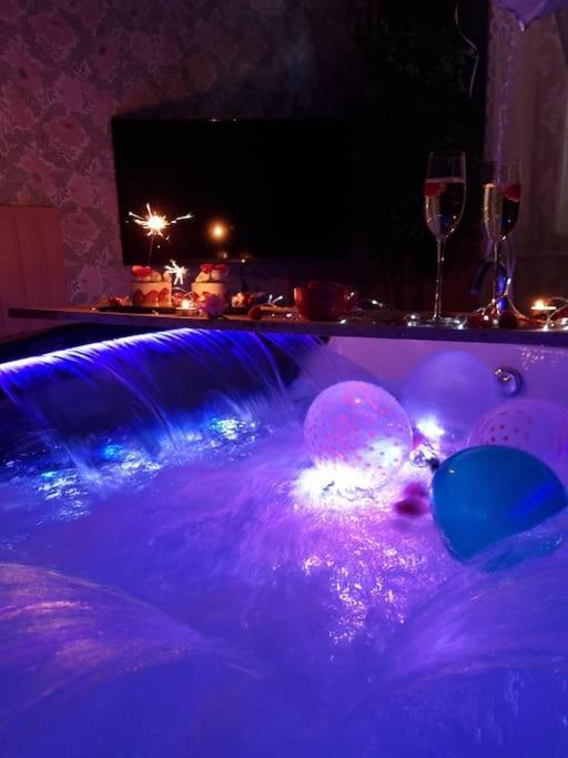 Royal Room Jacuzzi Haut De Gamme Centre Ville ミュルーズ エクステリア 写真