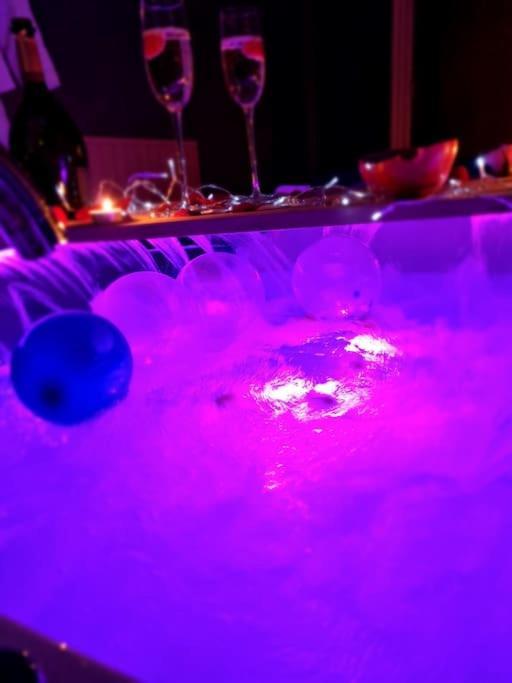 Royal Room Jacuzzi Haut De Gamme Centre Ville ミュルーズ エクステリア 写真